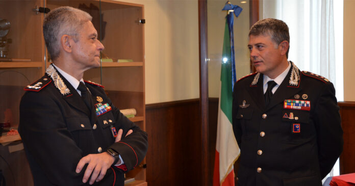 Carabinieri - Generale di Divisione Antonio De Vita e Comandante provinciale Colonnello Massimo Friano